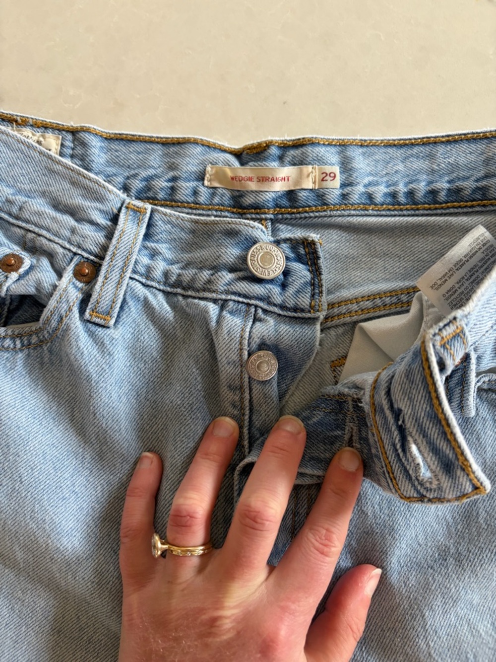 Levi’s Wedgie Straight Jeans Light Wash Button Fly W29 L26 Petite - Picture 3 of 11